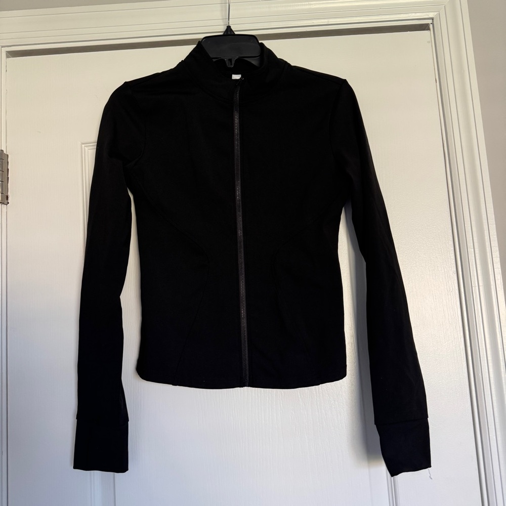 Form fitting athletic zip up jacket w thumb holes